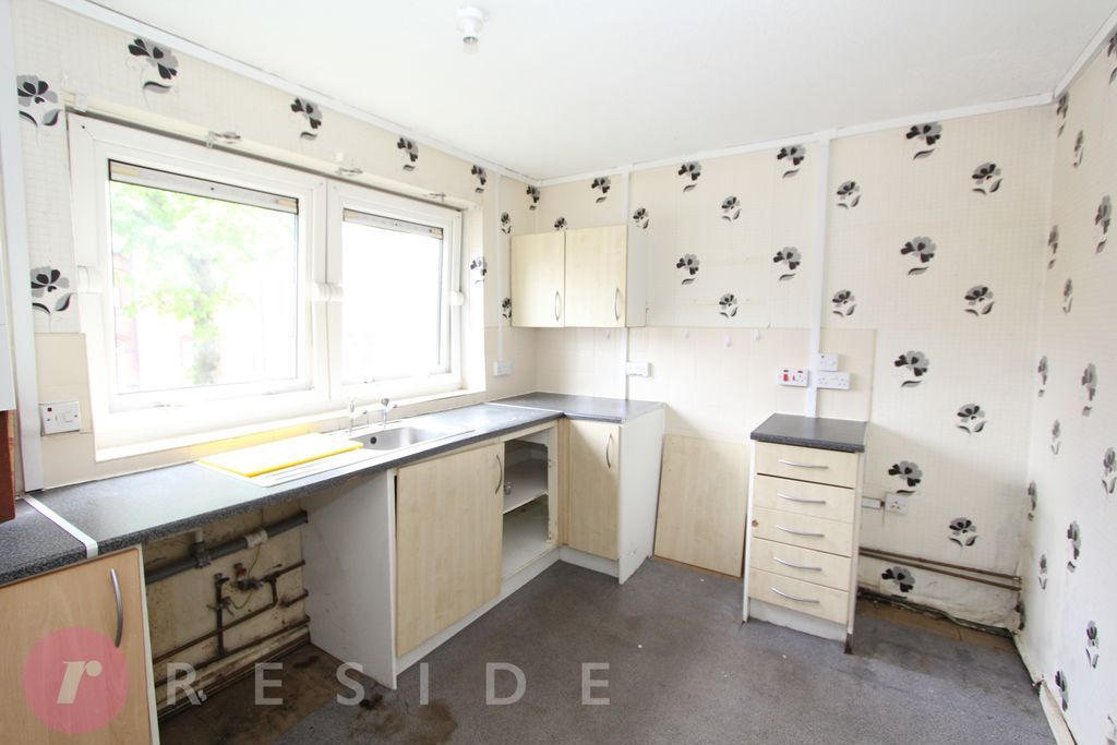 Property photo 3 of 9 Kitchen