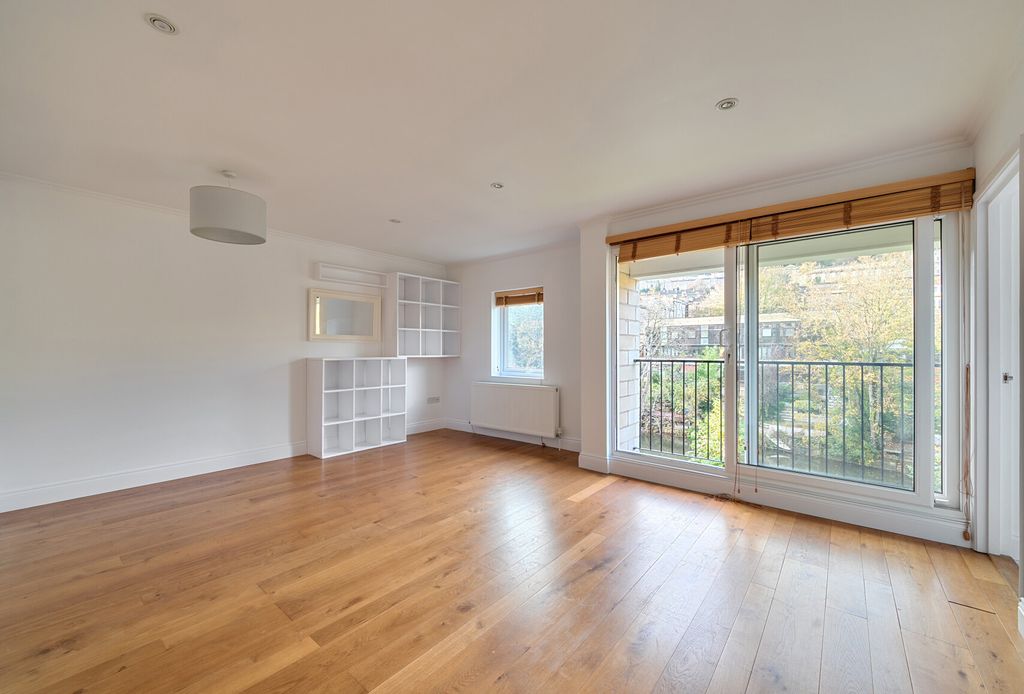 Property photo 2 of 13 Sitting Room