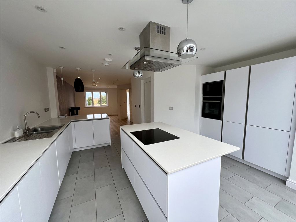 Property photo 3 of 16 Picture No. 32