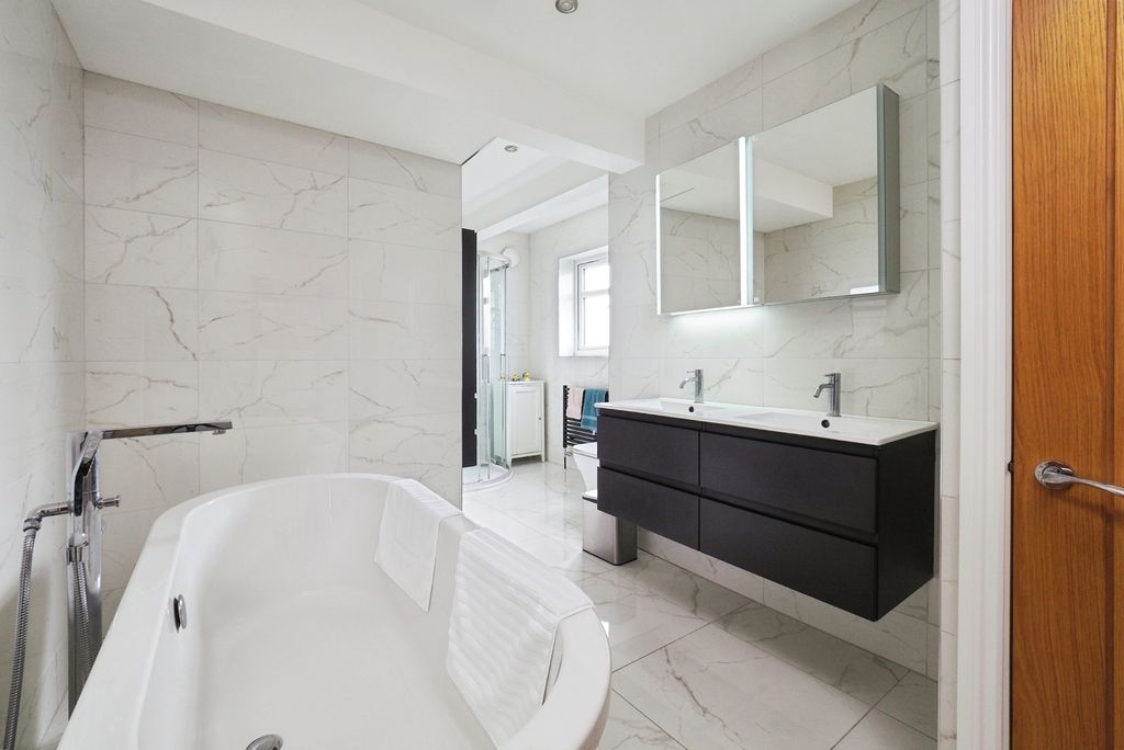 Property photo 3 of 29 Bathroom