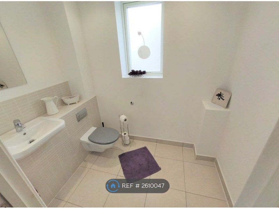 Property photo 2 of 9 Shared Toilet