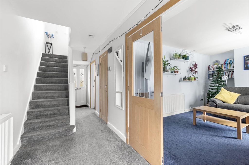 Property photo 2 of 20