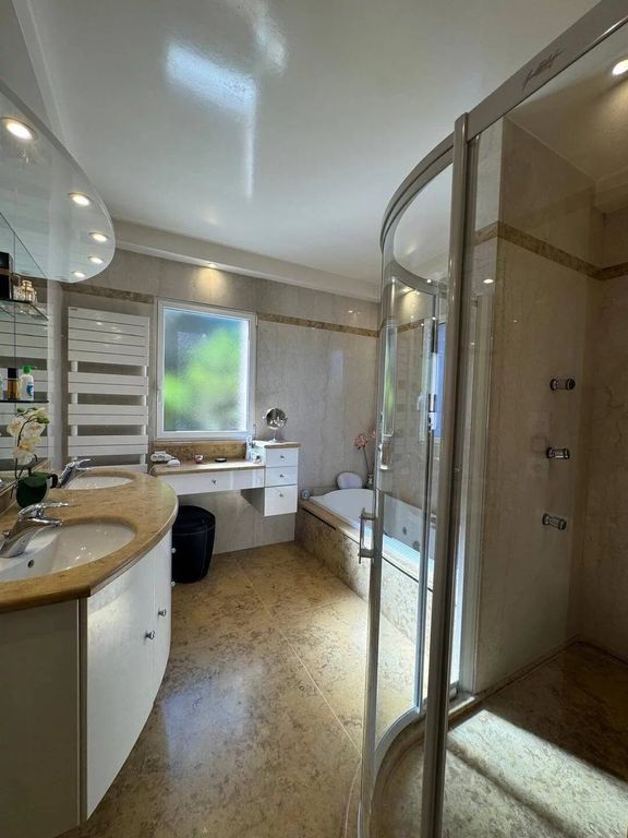 Property photo 3 of 4