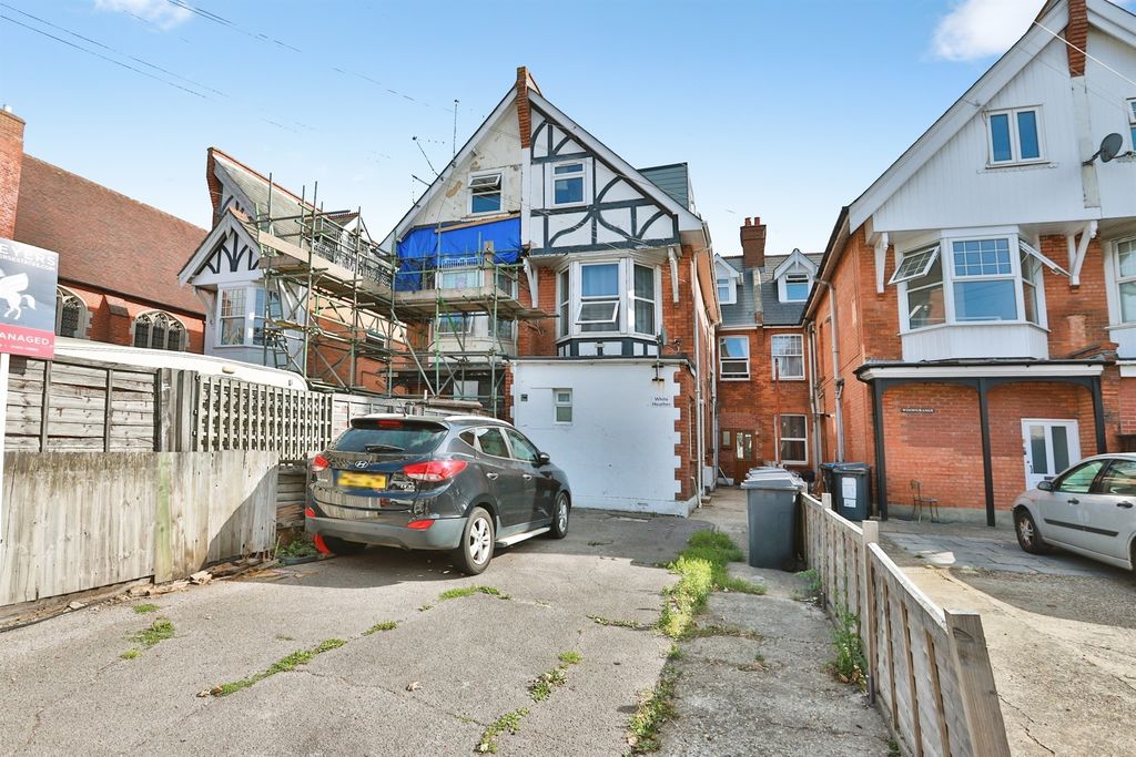 Property photo 1 of 8