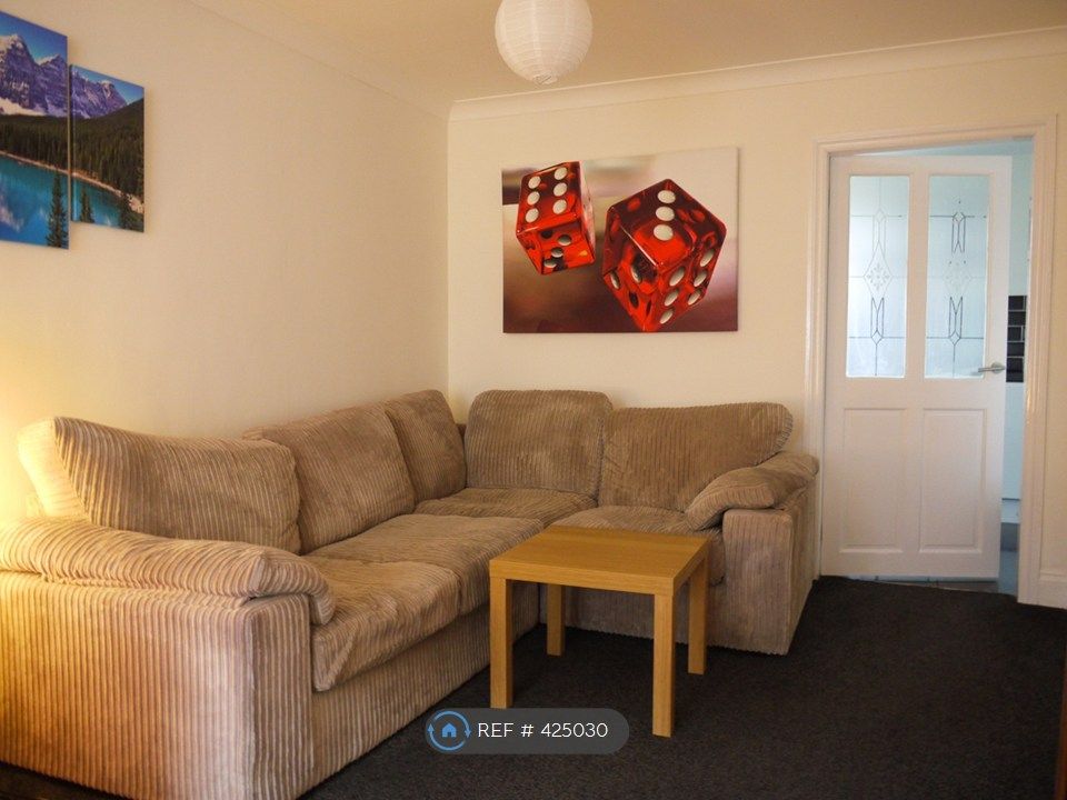 Property photo 3 of 13 Lounge 1