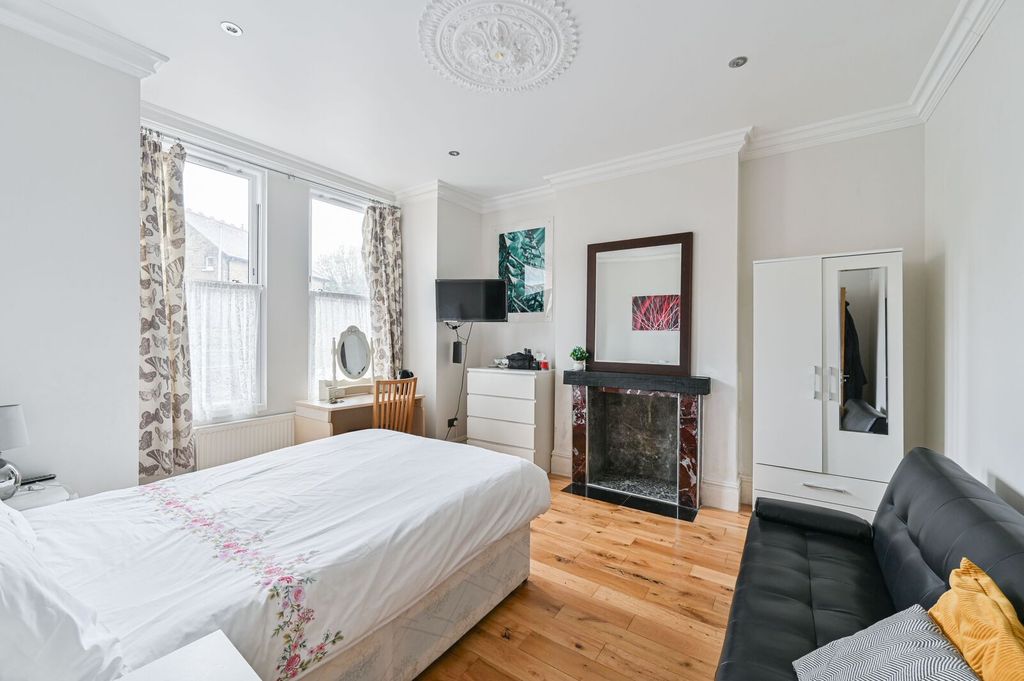 Property photo 2 of 39
