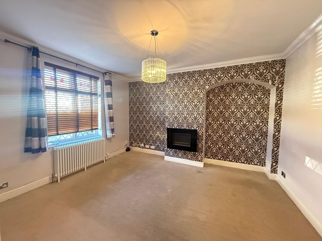 Property photo 3 of 11 Photo 8