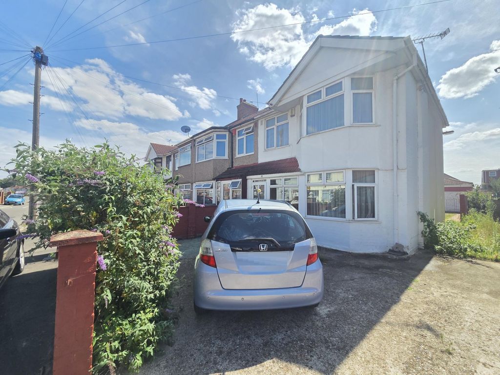 Property photo 1 of 17 Clifford Road, Hounslow, Tw4 7Lr