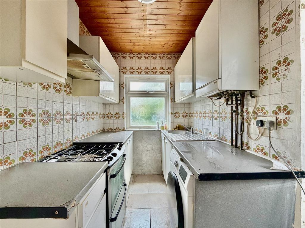Property photo 1 of 9 Kitchen