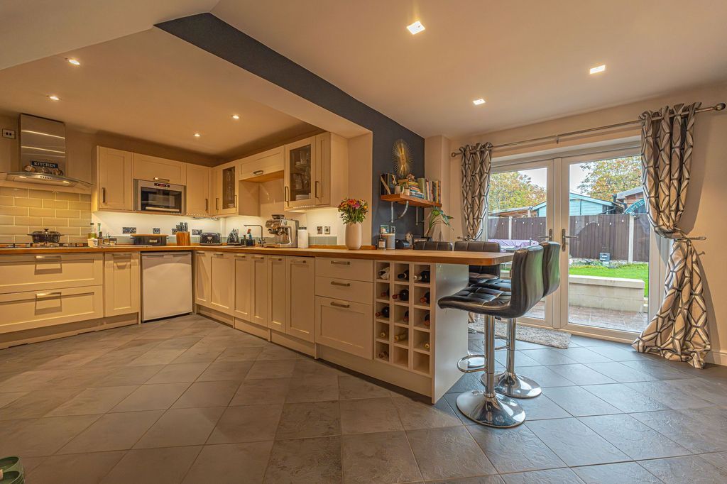 Property photo 3 of 38