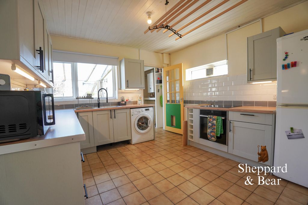 Property photo 2 of 15 Kitchen