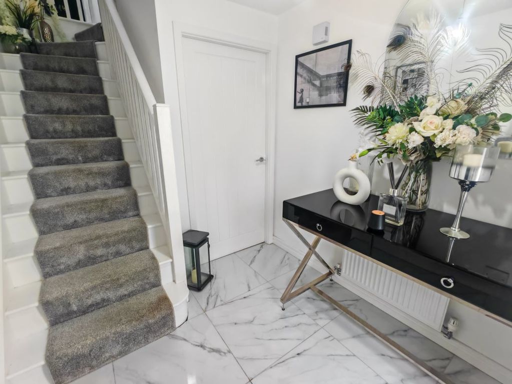 Property photo 2 of 28