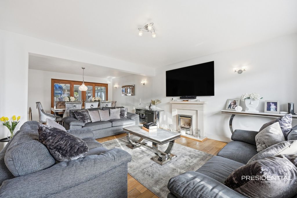 Property photo 2 of 38