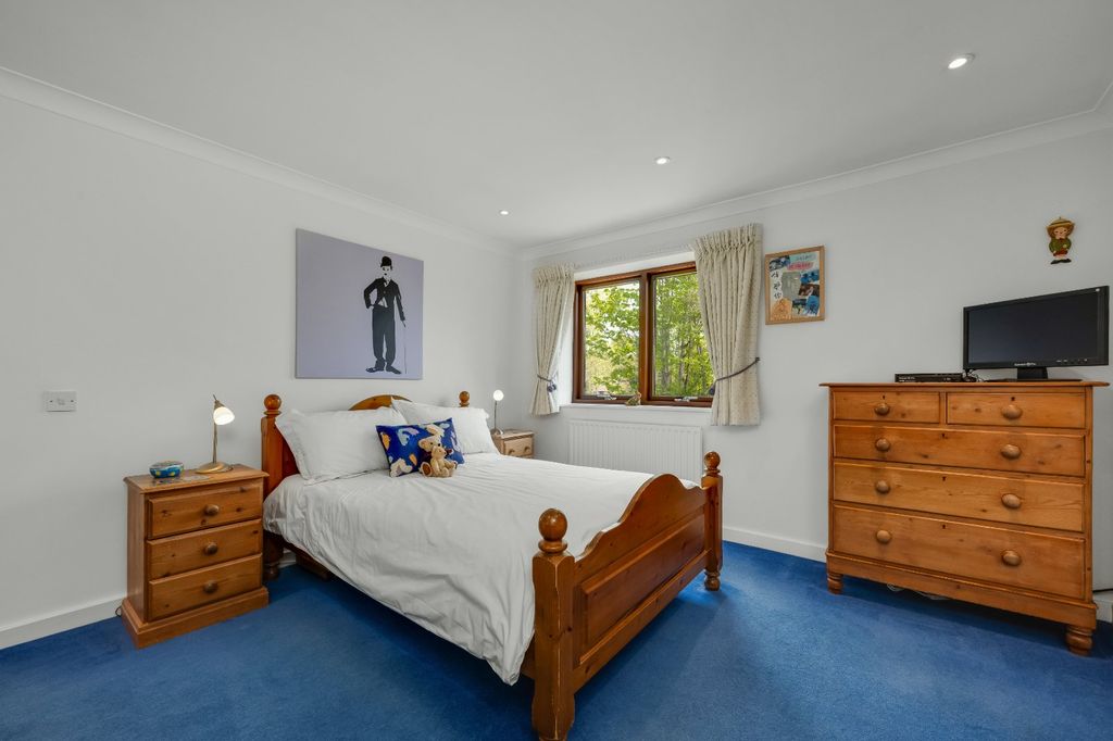 Additional image 13 of 5 bed detached house for saleMartineau Close, Esher, Surrey KT10
