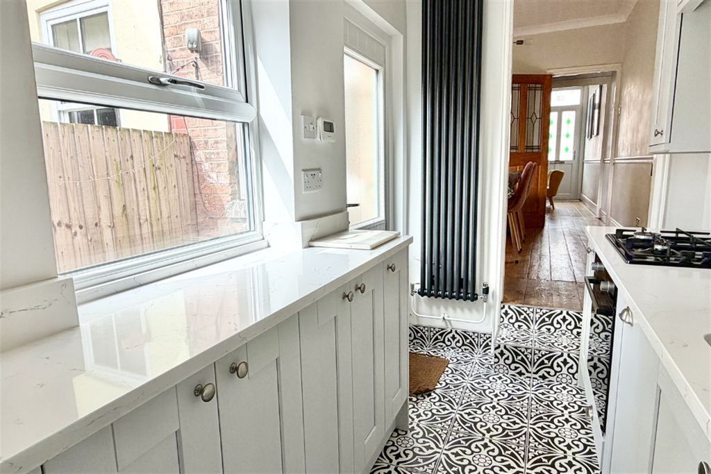 Property photo 3 of 30 Kitchen