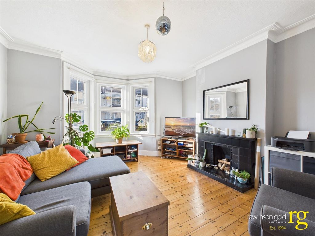 Property photo 3 of 18 Cam02900G0-Pr0306-Still001.Jpg