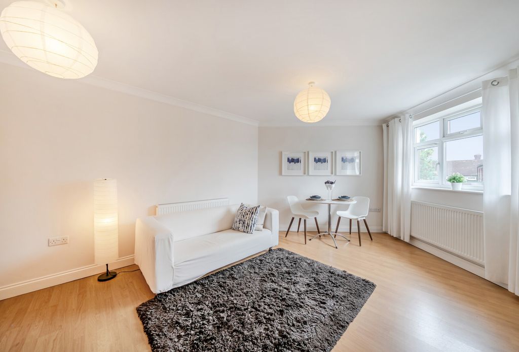 Property photo 2 of 10 1369014-8-68Ef8Af...