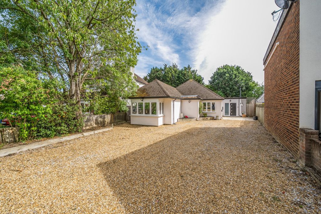 Property photo 1 of 20 1315775-16-685E48...