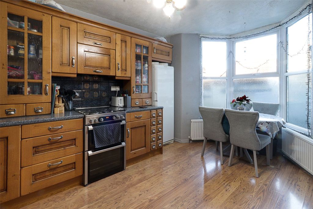 Property photo 3 of 16 3 - Picture No. 07