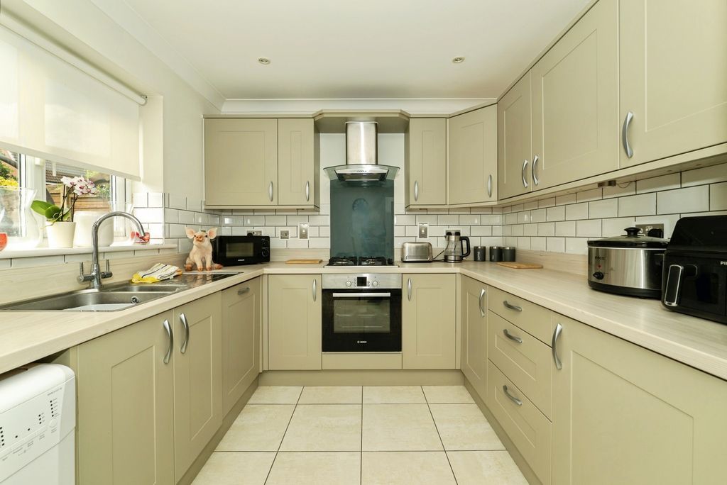 Property photo 2 of 17 Photo