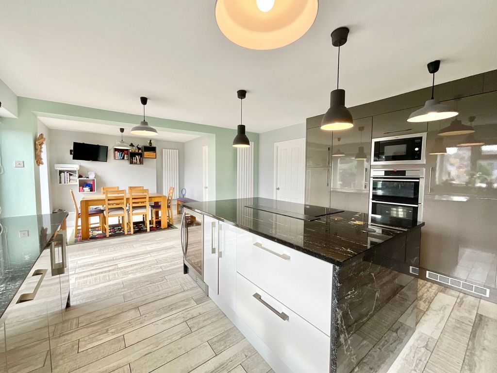 Property photo 3 of 29