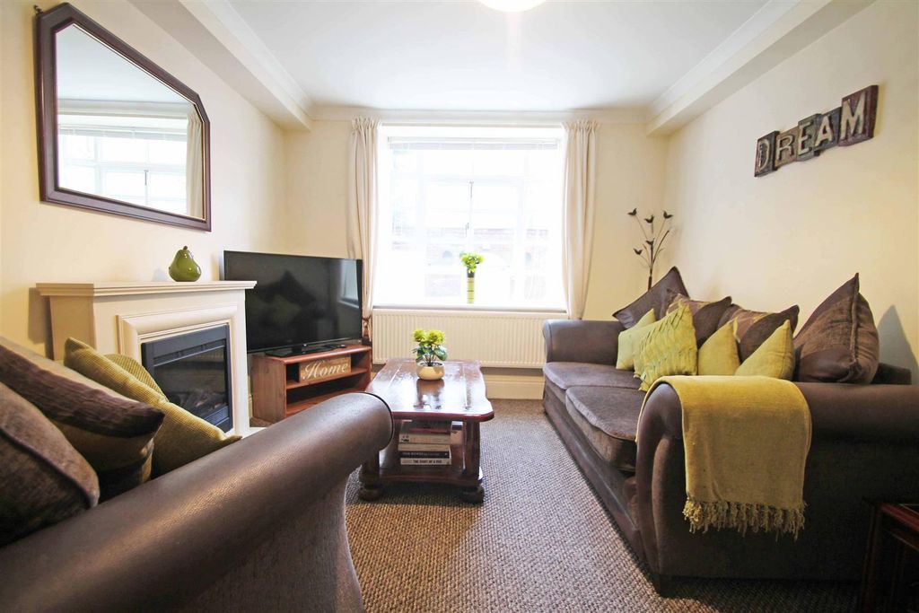 Property photo 3 of 16 Living Room