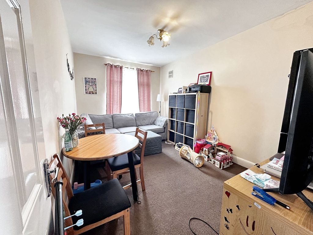 Property photo 1 of 5
