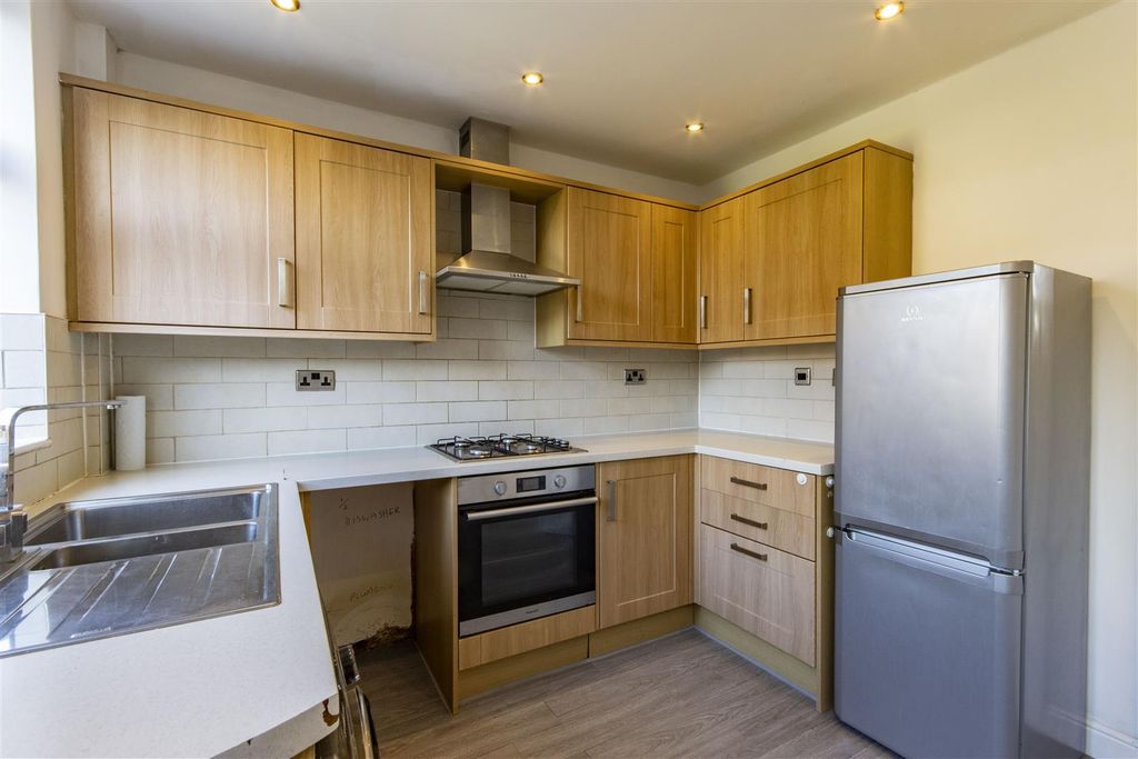 Property photo 1 of 11 Kitchen
