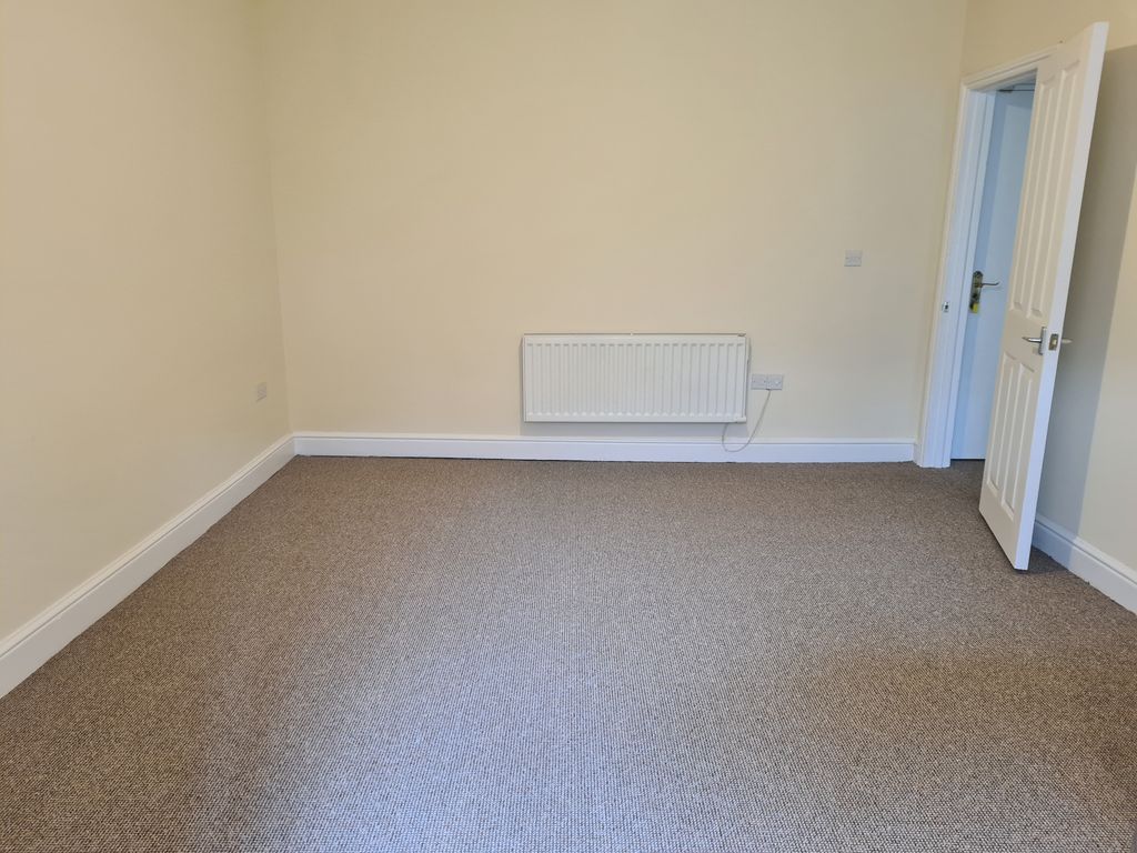 Property photo 3 of 6 Living Room