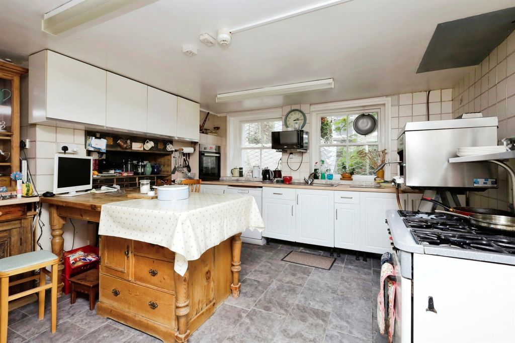Property photo 3 of 17