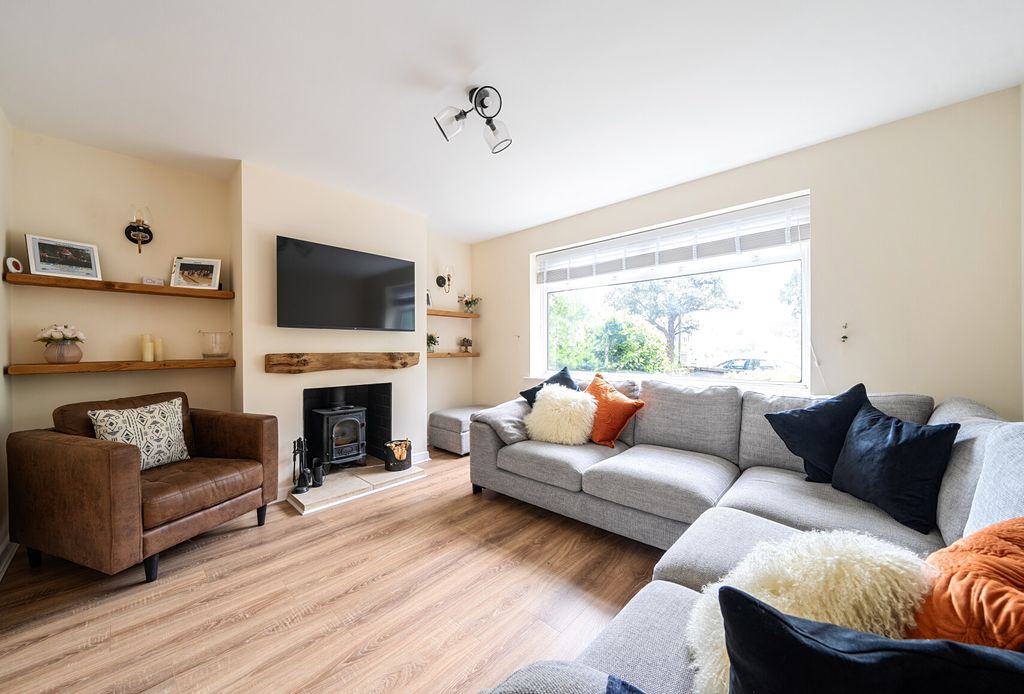 Property photo 3 of 9 1468612-11-6A2050...