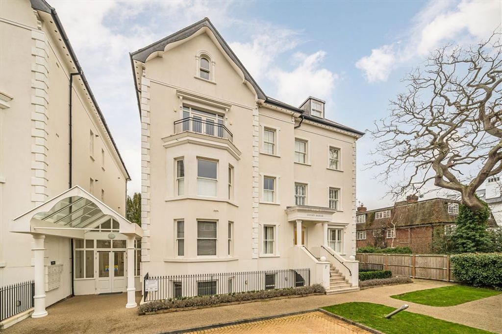 Property photo 1 of 12