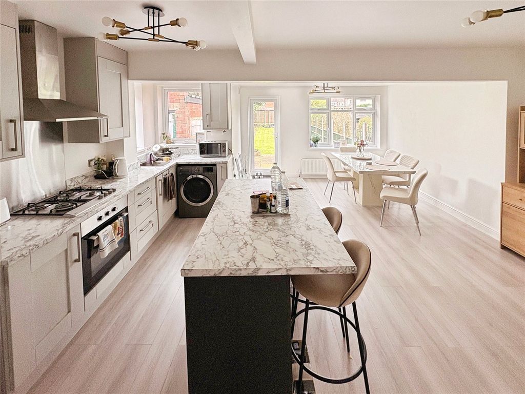 Property photo 3 of 10 Dining Kitchen