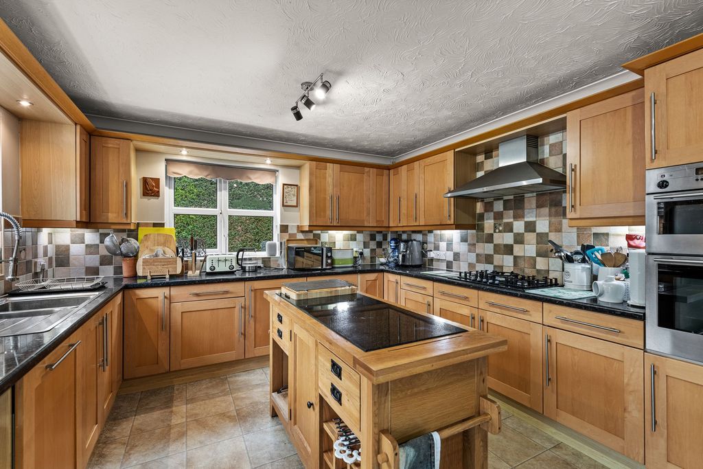Property photo 3 of 41