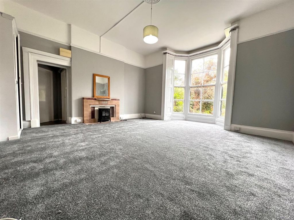 Property photo 2 of 8 5.Jpg