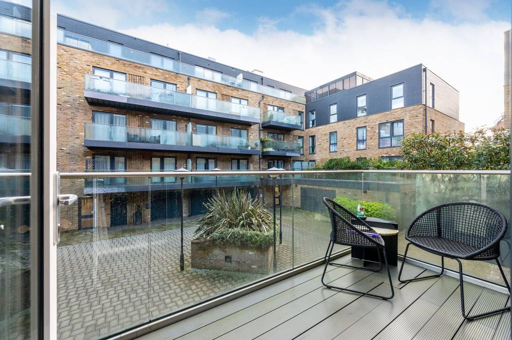 Property photo 3 of 17