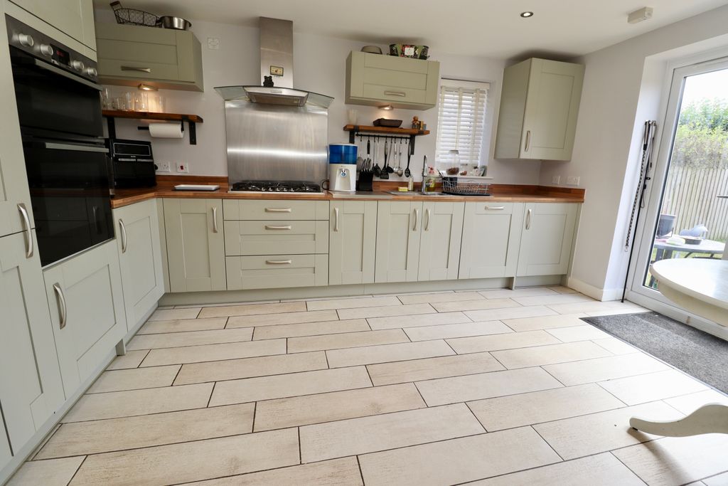 Property photo 3 of 11 Img_6245