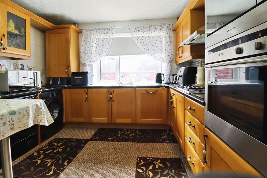 Property photo 3 of 20