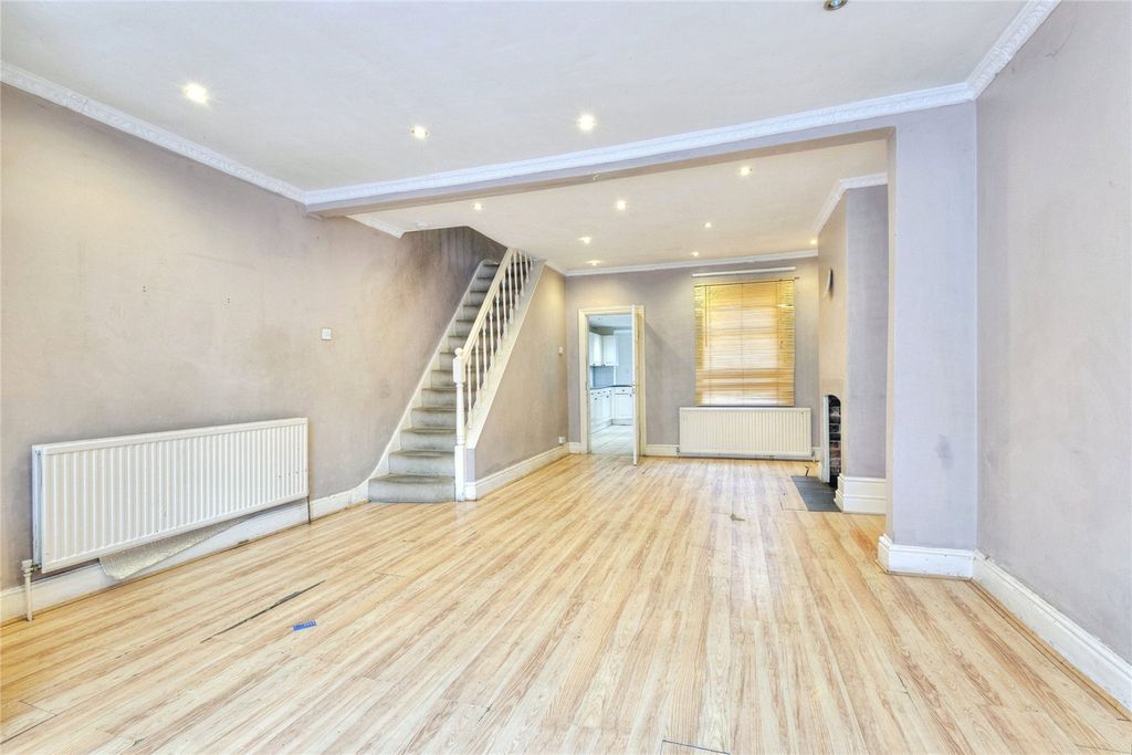 Property photo 3 of 21 Living Room