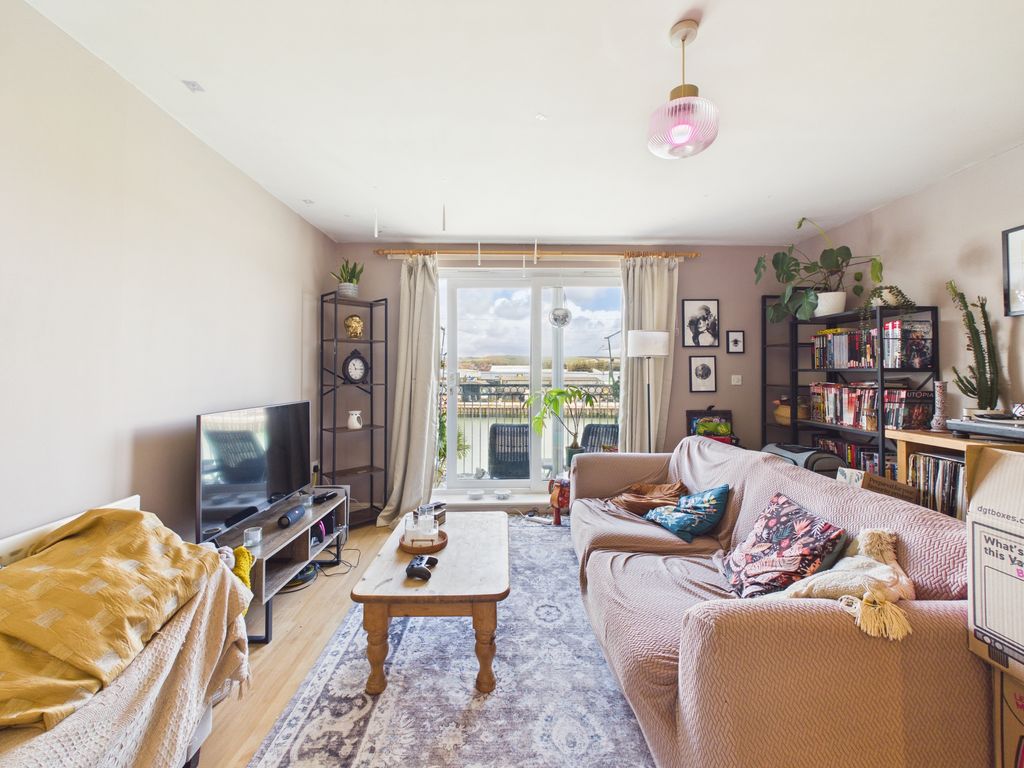 Property photo 2 of 12 Cam03519G0-Pr0505-Still002