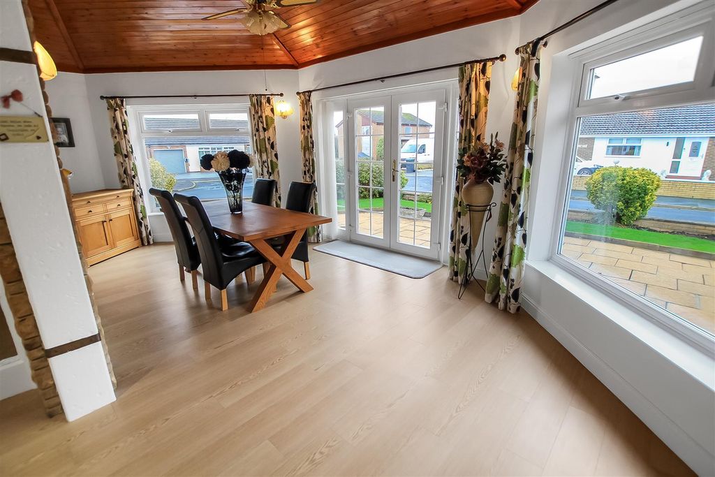 Property photo 2 of 14 Dining Room