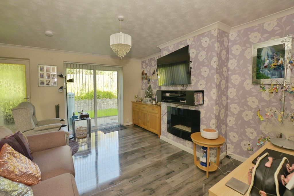 Property photo 2 of 17 Lounge