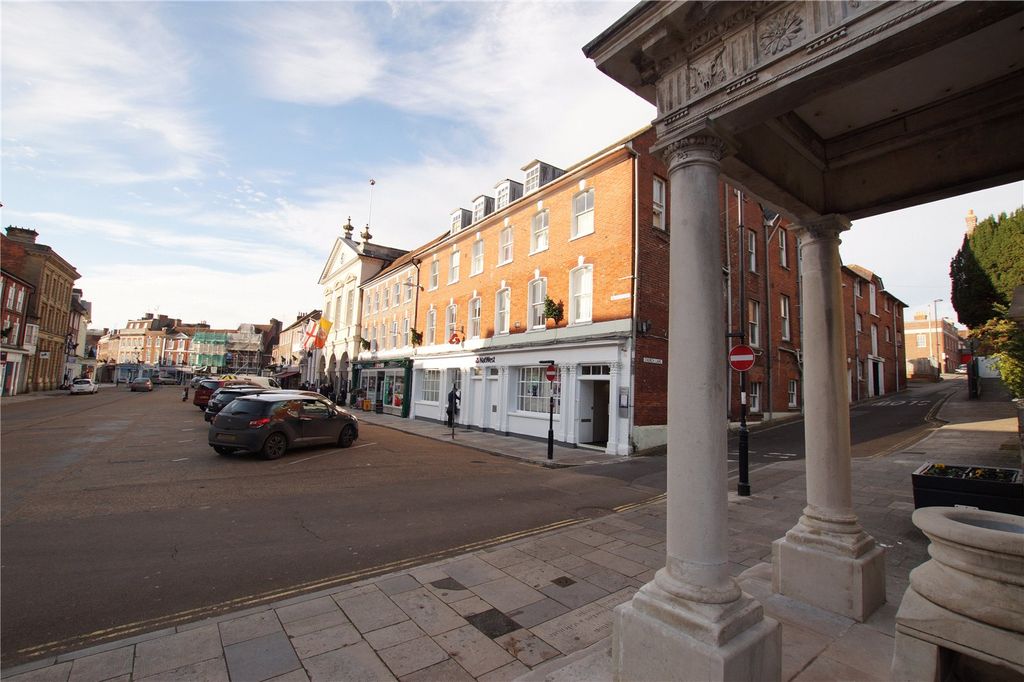 Property photo 2 of 8 Picture No. 12