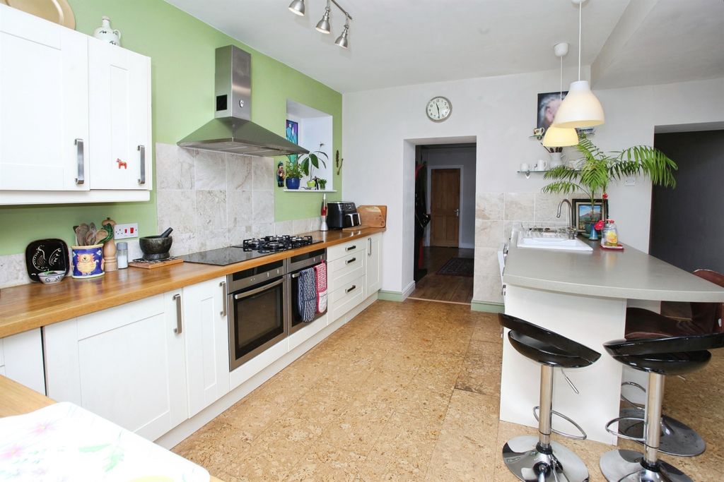 Property photo 3 of 27