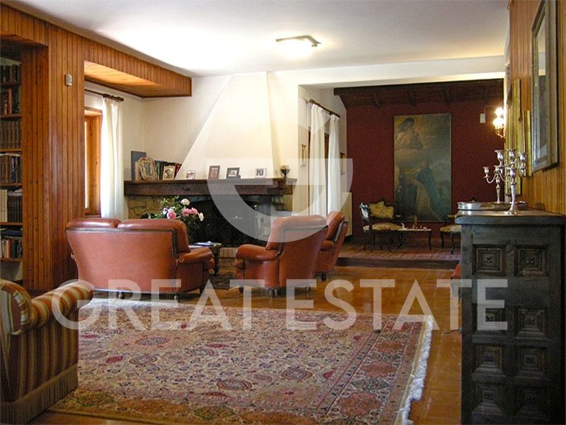 Property photo 2 of 25 Interiors