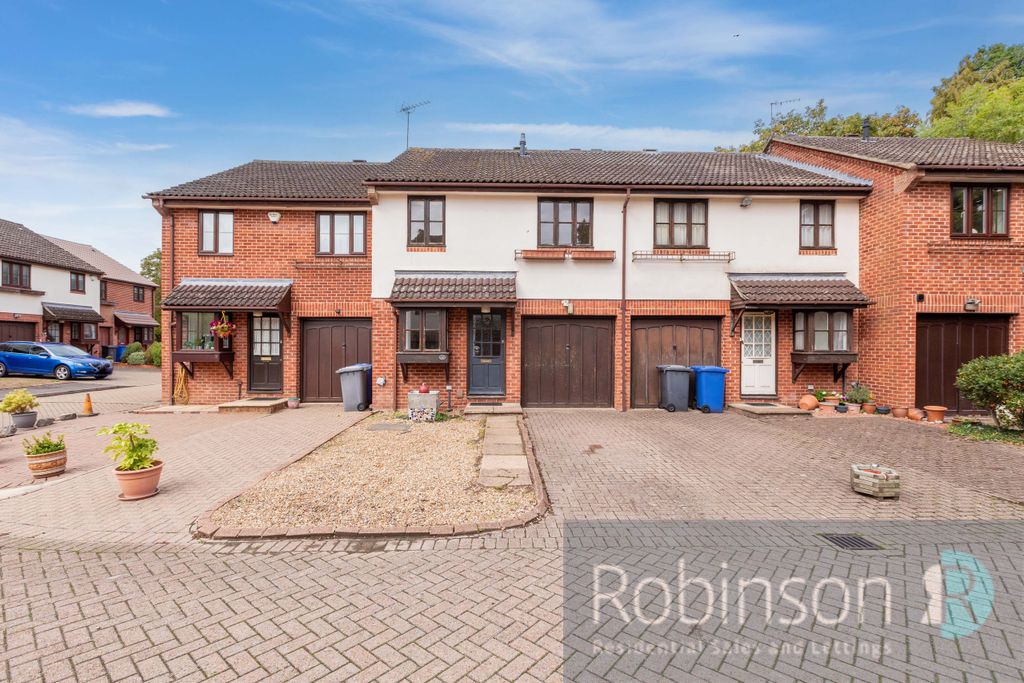 Property photo 1 of 15 32 Lancastria Mews-4