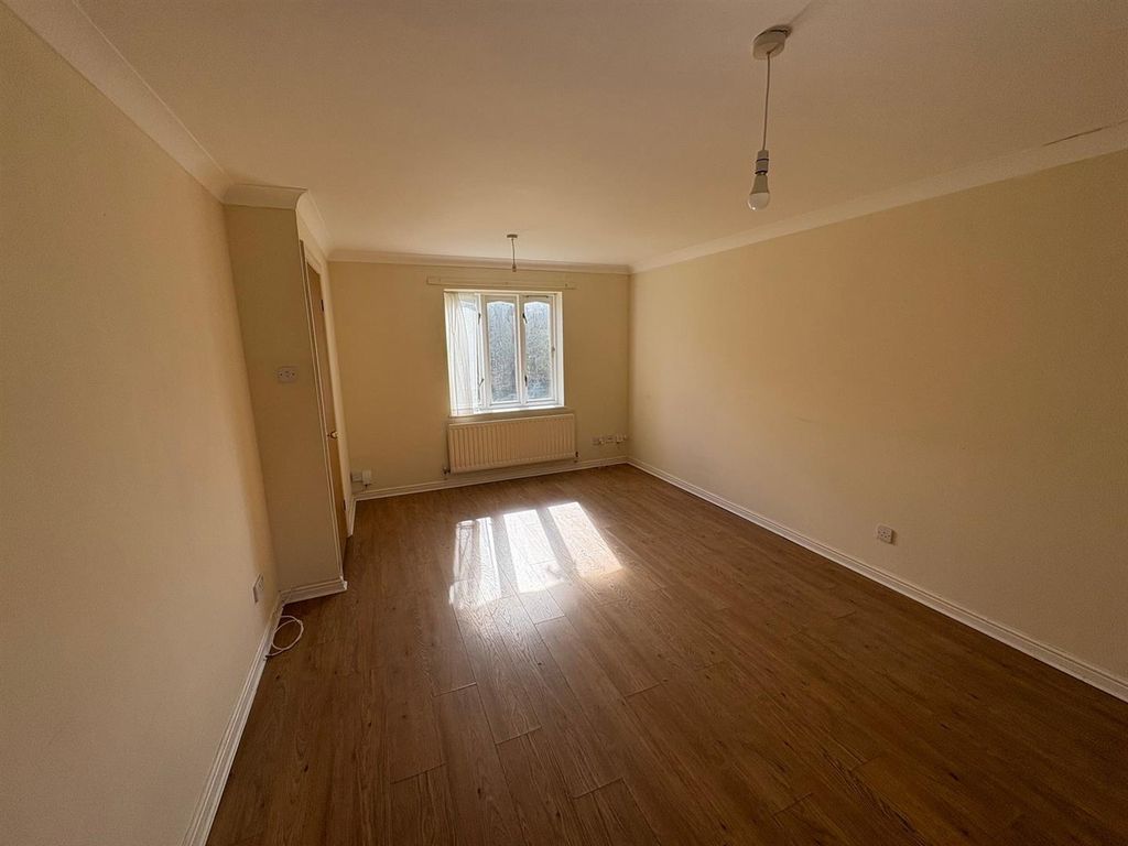 Property photo 2 of 10 Lounge