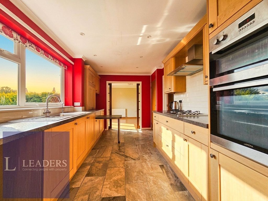 Property photo 2 of 19 Kitchen