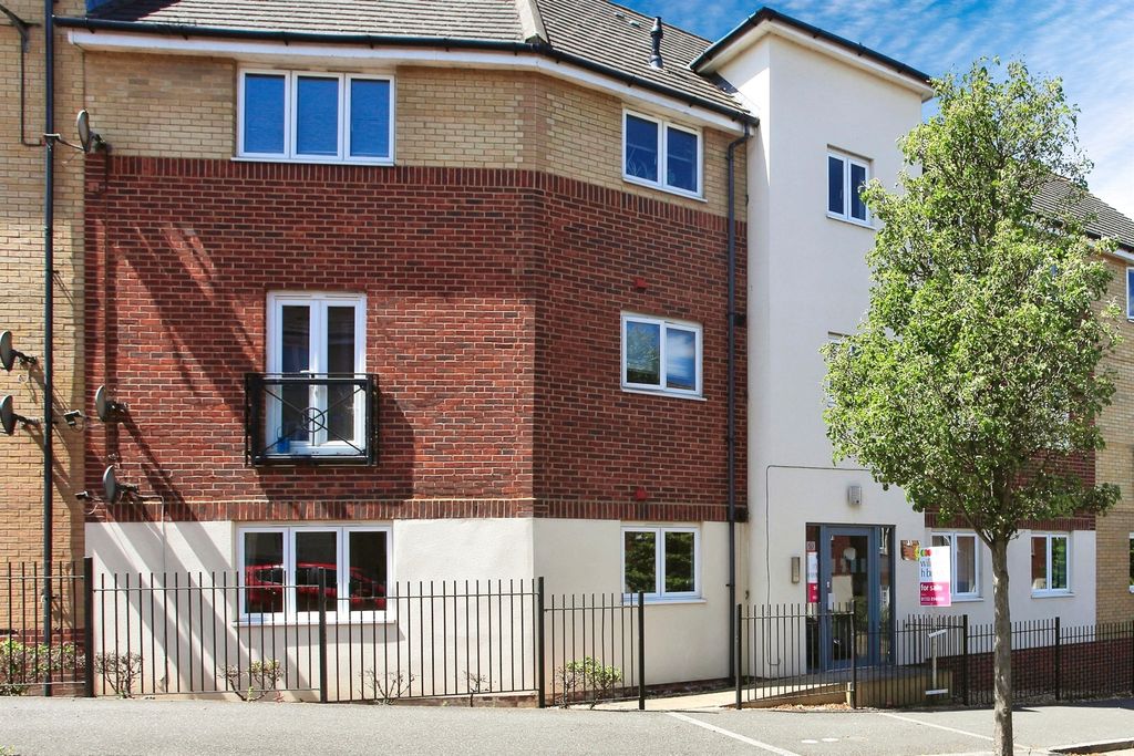 Property photo 1 of 17