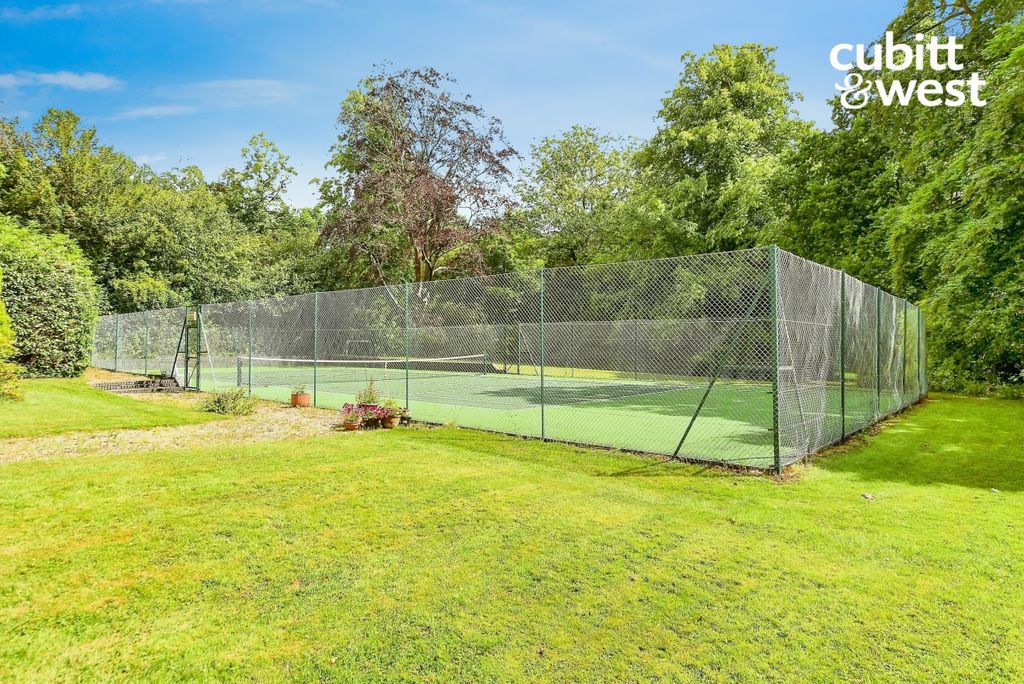 Property photo 3 of 17 E2178c18-901Gytk9